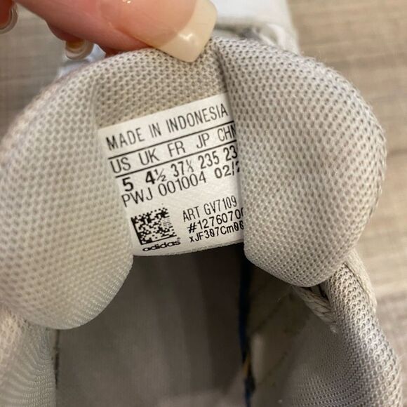 ADIDAS GIRLS Youth Low Top Sneaker, Size 5 Big Girl or Womens 6.5 Equivalent - Picture 6 of 9